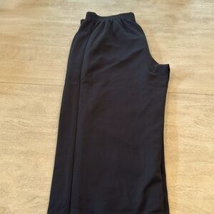 Semi-fitted, long Under Armour athletic pants. Size M.